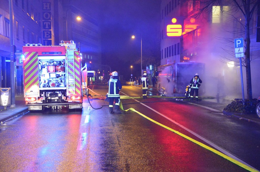Stadtbus fing Feuer Koeln Muelheim Frankfurterstr Wiener Platz P010.JPG